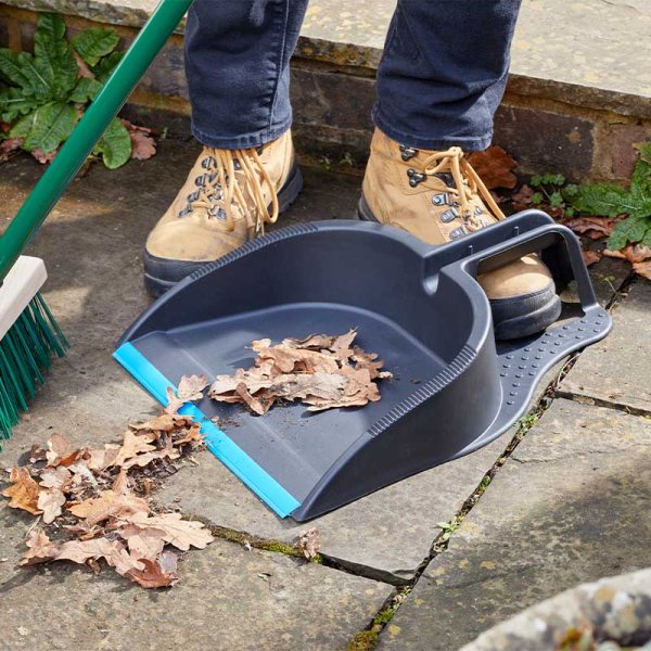 Yard Step-On Dustpan 42 x 33 x 10cm