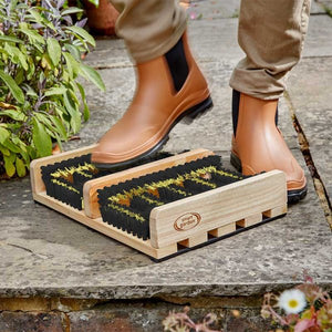 Woodsman Tough and hardwearing Boot Brush 10 x 27 x 37cm