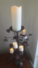 Load and play video in Gallery viewer, Flameless LED Candle - Safe candle light - Realistic flickering flame candle effect - Various size options
