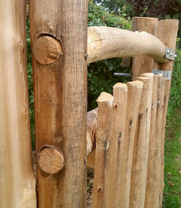 Wide Hazel Posts 120cm (4ft) 7.5cm (3") to 10cm (4") Diameter Hazel fence gate posts unpeeled Pointed or Flat (non-pointed) Sold individually