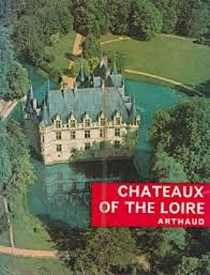 Chateaux of the Loire: 95 black and white, and colour photographs and map of the cha?teaux [Paperback] Lannion, Philippe