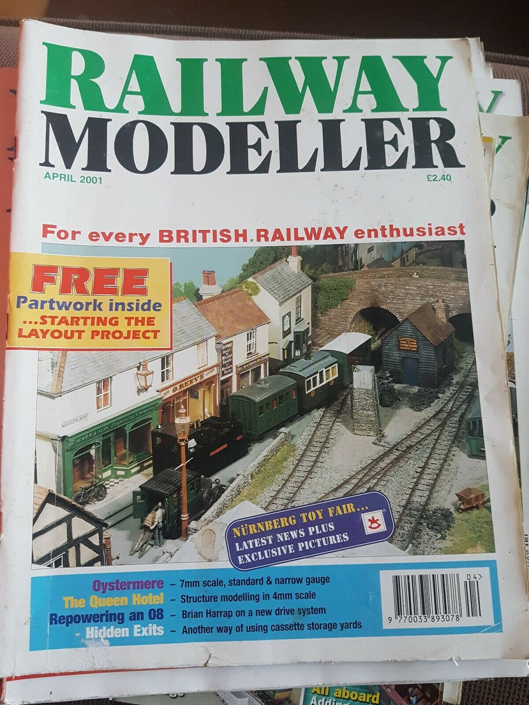 Railway modeller magazine April 2001. Cover has mark and tear.