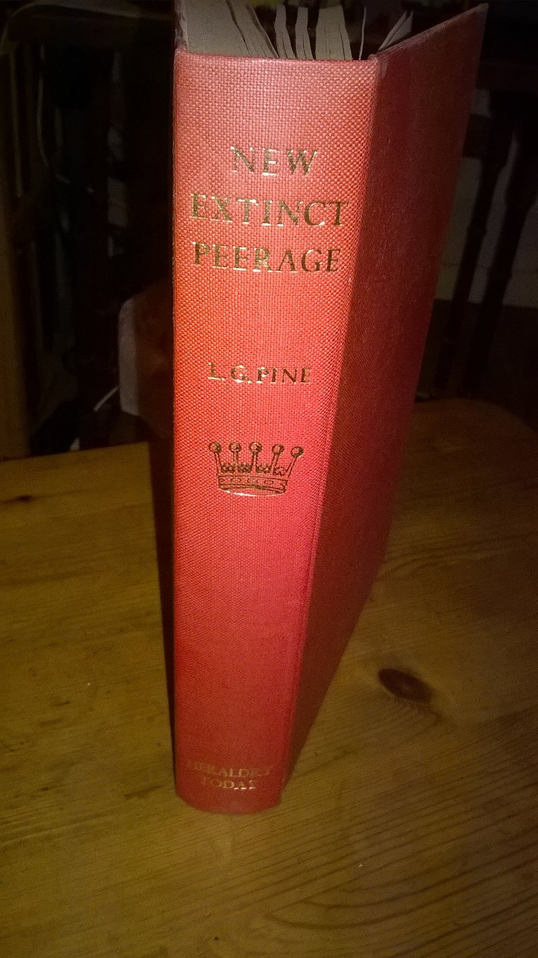 New Extinct Peerage, 1884-1971: Extinct, Abeyant, Dormant and Suspended Peerages with Genealogies and Arms