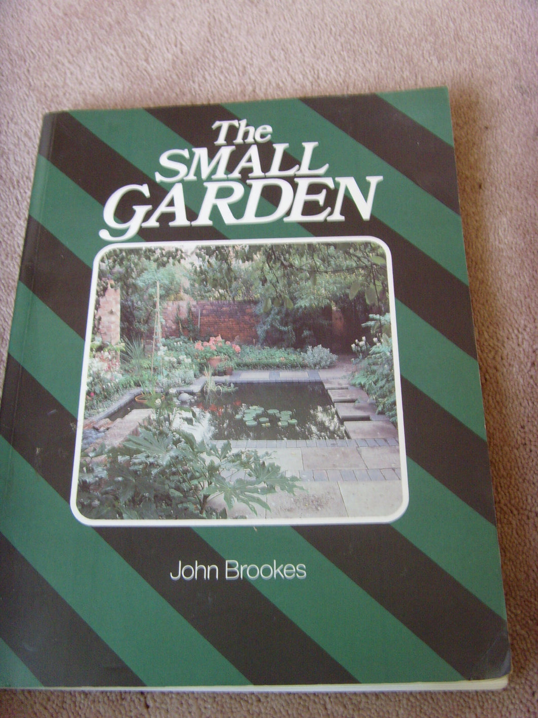 The Small Garden [Paperback] Brookes Chairman of the Society of Garden Designers, John