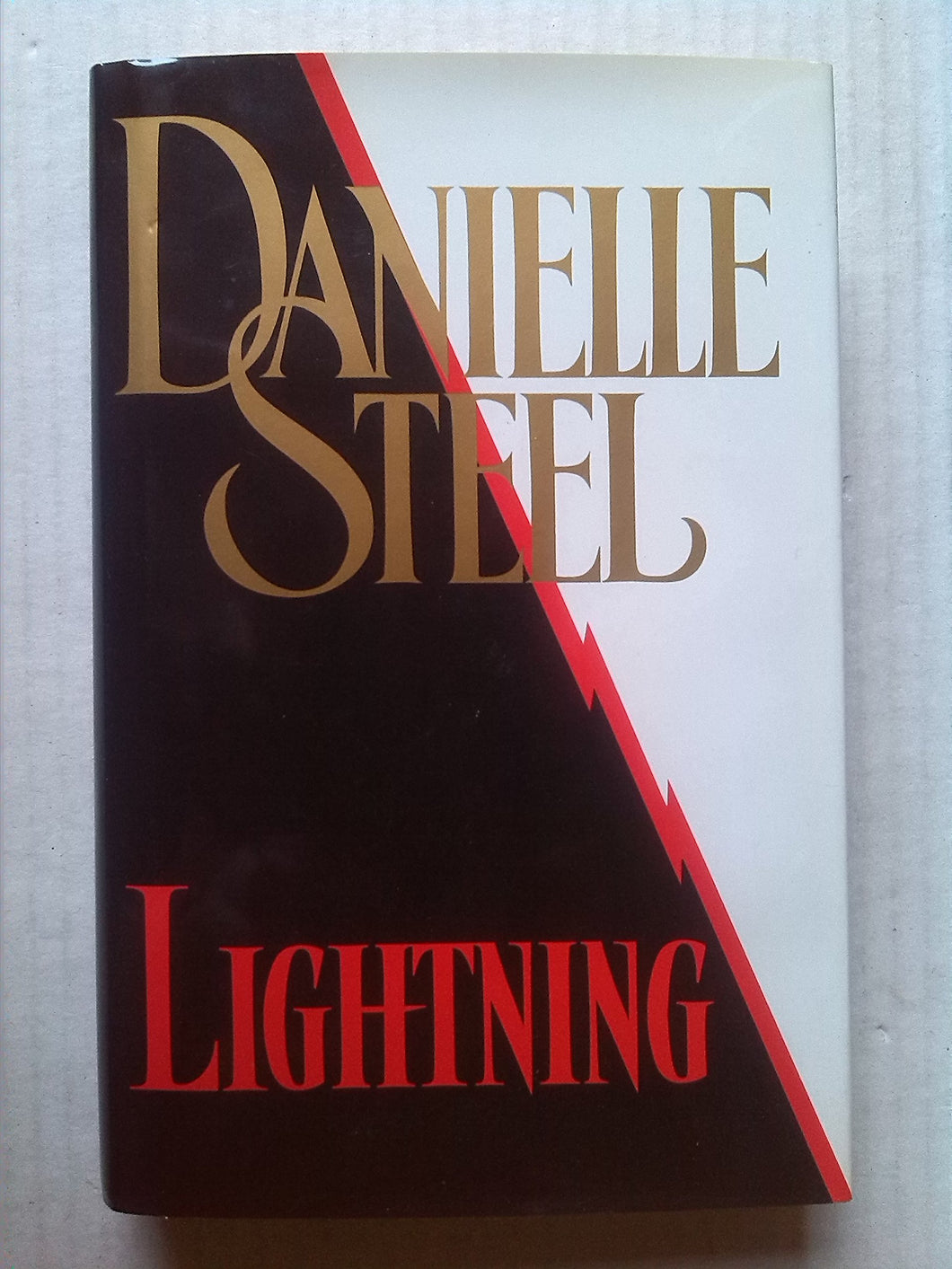 Lightning [Hardcover] Danielle Steel