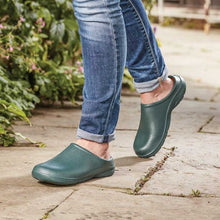 Load image into Gallery viewer, Briers Green Clogs - Comfy (Comfi) Clogs - Unisex Sizes 4 - 12 - Comfi Garden Clogs Green
