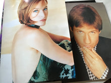 Load image into Gallery viewer, Dream watch Magazine October 1999 Gillian Anderson the X-Files trading cards
