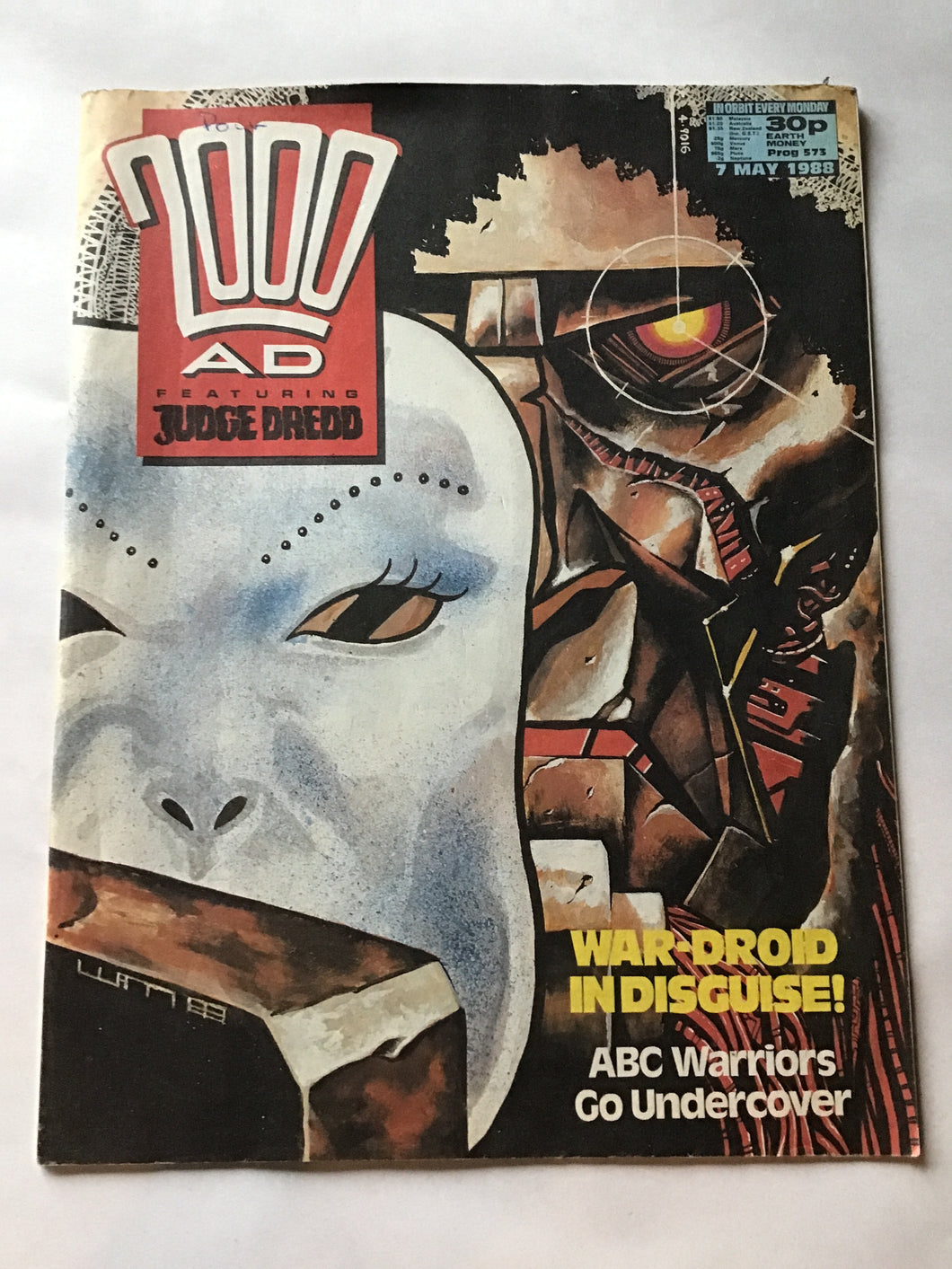 2000 A.D. featuring Judge dread May 1988 program 573